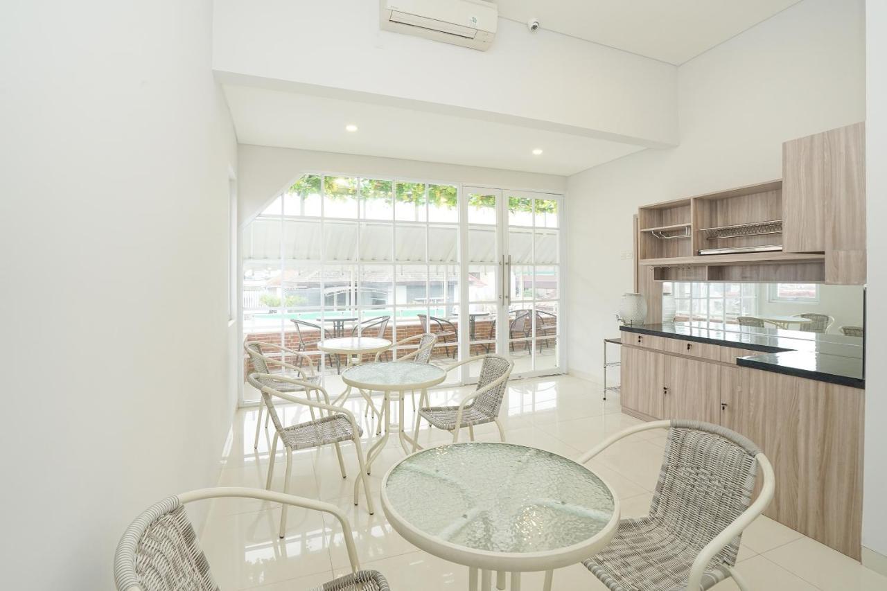 Oyo 272 M Suite Residence Маланг Екстериор снимка