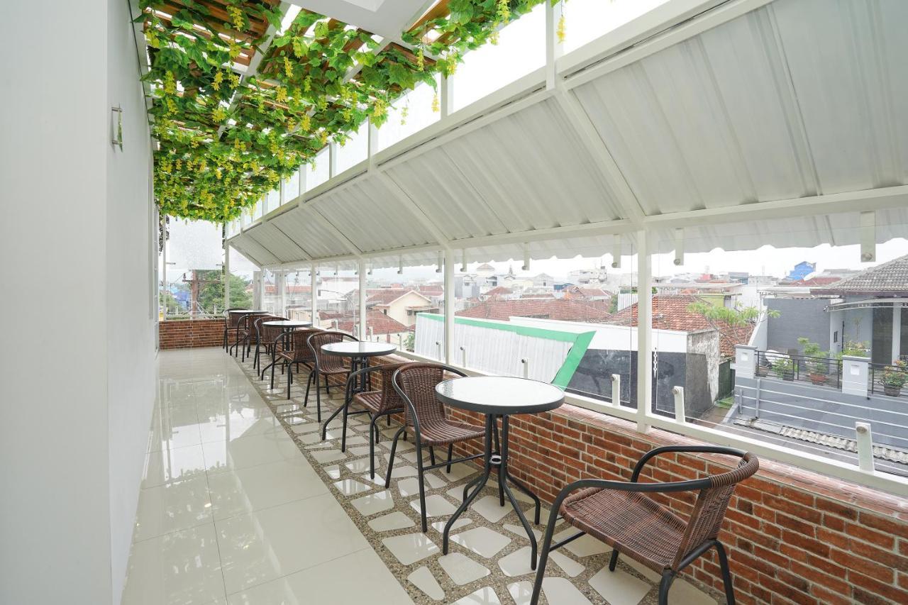 Oyo 272 M Suite Residence Маланг Екстериор снимка