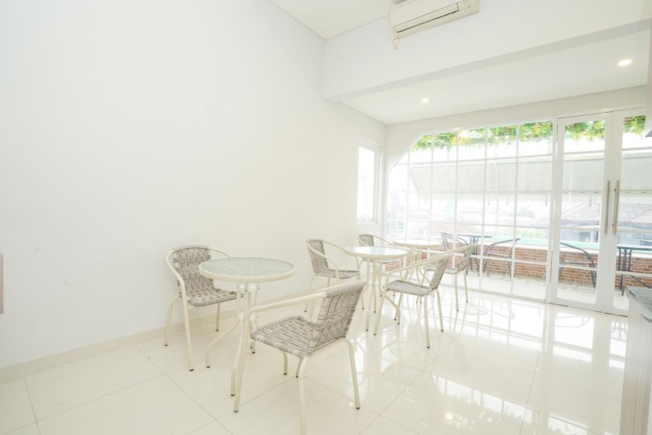 Oyo 272 M Suite Residence Маланг Екстериор снимка